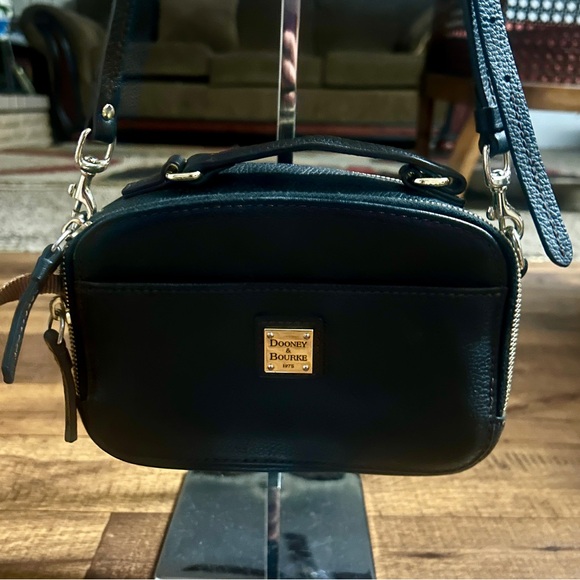 Dooney & Bourke (# J14254806) Black Leather Crossbody Bag (8 x 5” in.) W/ Tags - Picture 7 of 16